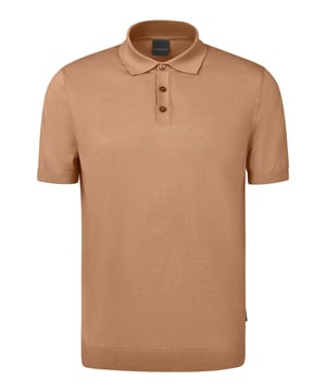 De bugatti polo combineert elegantie met comfort dankzij de hoogwaardige materiaalmix van katoen en polyacryl. De klassieke polokraag en knoopsluiting zorgen voor een tijdloze look, terwijl de geribde manchetten aan de mouwen en zoom zorgen voor een comfortabele pasvorm. Met het discrete bugatti vlaglabel op de zijnaad voegt deze polo een stijlvolle touch toe aan je dagelijkse outfit.