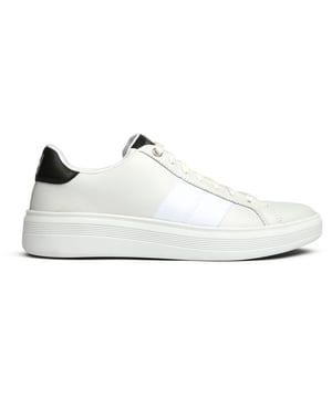 Las Grand Crosscourt Premier elevan la clásica zapatilla de tenis con una construcción de cuero premium y la innovadora tecnología de suela Grand 360 de Cole Haan. Estas sofisticadas zapatillas blancas ofrecen una comodidad excepcional gracias a su diseño ligero y plantilla acolchada, lo que las hace ideales tanto para la cancha como para pasear por el centro. Donde la tradición deportiva se fusiona con la artesanía moderna, estas versátiles zapatillas demuestran que el rendimiento y el estilo no son incompatibles.