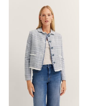 Ontdek de elegante bouclÈ blazer van bugatti, met stijlvolle gerafelde randen en praktische opgestikte zakken. Dankzij de veelzijdige combinatiemogelijkheden en normale pasvorm is het de perfecte metgezel voor elke outfit - een must-have voor je garderobe!