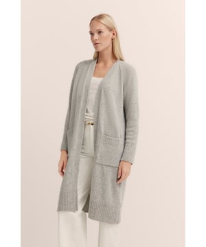 Hülle dich in die gemütliche Strickjacke von bugatti - ideal für kühlere Tage. Aus einem weichen Woll-Mix gefertigt, bietet diese Jacke mit lässigem Schalkragen und Raglanärmeln optimalen Tragekomfort. Die großen aufgesetzten Taschen sind nicht nur praktisch, sondern verleihen auch einen stylischen Look. Ein Must-have für jede modebewusste Frau!
