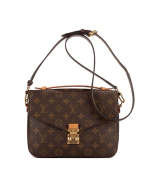 Louis Vuitton Bolsos Pochette Metis MM Bolso de hombro en Marrón Lona recubierta y Latón dorado hardware. El producto esta en Perfectas Condiciones (AA).
  Dimensiones: 24x18x8 cm 
  Accesorios incluidos: Strap
  
  BrandCo Paris encuentra artículos raros y en las mejores condiciones a precios increíbles. ¡Vale la pena tener paciencia! Compra con confianza: todos los artículos de BrandCo Paris son seleccionados y autenticados cuidadosamente por nuestro equipo de expertos.
  Todos los artículos vienen con un certificado de autenticidad y un embalaje entregado por BrandCo Paris.
  Tabla de clasificación de la condición del artículo
  N (como nuevo)
  AA (perfecto estado)
  A (excelente estado)
  AB (muy buen estado)
  B (bueno/regular)