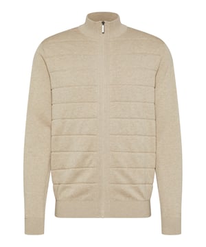 Ontdek ons hoogwaardige sweatshirt met ritssluiting en 3D gestructureerde strepen op de voorkant - een veelzijdig kledingstuk van puur katoen. De moderne opstaande kraag geeft dit sweatshirt een eigentijdse touch en houdt je nek warm op koelere dagen. De comfortabele normale pasvorm zorgt ervoor dat je je de hele dag vrij kunt bewegen zonder in te leveren op stijl.