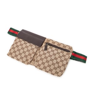 Gucci Bolsos Web Waist Pouch  Bolso de hombro en Marrón/Beige Lienzo y Plata hardware. El producto esta en Excelentes Condiciones (A).
  Dimensiones: 30x17x2 cm 
  Accesorios incluidos: Dustbag
  Notas de Hardware: Ligeros rasguños en la placa del logotipo
  BrandCo Paris encuentra artículos raros y en las mejores condiciones a precios increíbles. ¡Vale la pena tener paciencia! Compra con confianza: todos los artículos de BrandCo Paris son seleccionados y autenticados cuidadosamente por nuestro equipo de expertos.
  Todos los artículos vienen con un certificado de autenticidad y un embalaje entregado por BrandCo Paris.
  Tabla de clasificación de la condición del artículo
  N (como nuevo)
  AA (perfecto estado)
  A (excelente estado)
  AB (muy buen estado)
  B (bueno/regular)