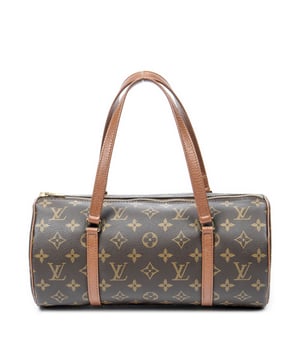 Louis Vuitton Bolsos Papillon 30 Bolso en Marrón Lona recubierta y Latón dorado hardware. El producto esta en Excelentes Condiciones (A).
  Dimensiones: 30x15x15 cm 
  Accesorios incluidos: None
  Notas de Hardware: Cremallera ligeramente descolorida
  BrandCo Paris encuentra artículos raros y en las mejores condiciones a precios increíbles. ¡Vale la pena tener paciencia! Compra con confianza: todos los artículos de BrandCo Paris son seleccionados y autenticados cuidadosamente por nuestro equipo de expertos.
  Todos los artículos vienen con un certificado de autenticidad y un embalaje entregado por BrandCo Paris.
  Tabla de clasificación de la condición del artículo
  N (como nuevo)
  AA (perfecto estado)
  A (excelente estado)
  AB (muy buen estado)
  B (bueno/regular)