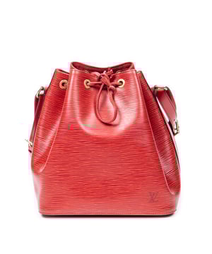 Louis Vuitton Bolsos Noe PM Bolso de hombro en Rojo Piel de becerro y Latón dorado hardware. El producto esta en Excelentes Condiciones (A).
  Dimensiones: 24x26x18 cm 
  Accesorios incluidos: None
  Notas de Exterior: Ligeros rasguños en las esquinas inferiores
Notas de Hardware: Ligeramente deslustrado
  BrandCo Paris encuentra artículos raros y en las mejores condiciones a precios increíbles. ¡Vale la pena tener paciencia! Compra con confianza: todos los artículos de BrandCo Paris son seleccionados y autenticados cuidadosamente por nuestro equipo de expertos.
  Todos los artículos vienen con un certificado de autenticidad y un embalaje entregado por BrandCo Paris.
  Tabla de clasificación de la condición del artículo
  N (como nuevo)
  AA (perfecto estado)
  A (excelente estado)
  AB (muy buen estado)
  B (bueno/regular)