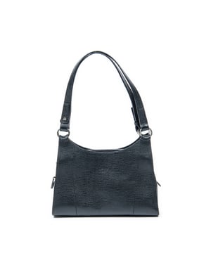 Loewe Bolsos Zip Hobo  Bolso de hombro en Negro Piel de becerro y Plata hardware. El producto esta en Excelentes Condiciones (A).
  Dimensiones: 31x18x8 cm 
  Accesorios incluidos: Dustbag
  Notas de Exterior: Ligeros rasguños en el cuerpo exterior 
Notas de la correa/asa: Ligera puntada suelta
  BrandCo Paris encuentra artículos raros y en las mejores condiciones a precios increíbles. ¡Vale la pena tener paciencia! Compra con confianza: todos los artículos de BrandCo Paris son seleccionados y autenticados cuidadosamente por nuestro equipo de expertos.
  Todos los artículos vienen con un certificado de autenticidad y un embalaje entregado por BrandCo Paris.
  Tabla de clasificación de la condición del artículo
  N (como nuevo)
  AA (perfecto estado)
  A (excelente estado)
  AB (muy buen estado)
  B (bueno/regular)