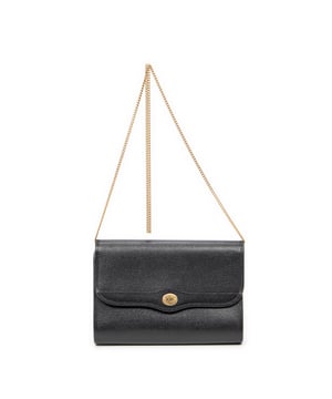 Dior Tassen CD Flap Crossbody  Schoudertas in de Zwart Kalfsleer in de Goud  hardware. Het product is in In Uitstekende Staat (A).
  Afmetingen: 23x16.5x4 cm 
  Inclusief accessoires: None
  Opmerkingen over de buitenkant: Lichte krassen op de buitenkant van de carrosserie
  BrandCo Paris vindt zeldzame artikelen in de beste staat voor ongelooflijke prijzen. Het is de moeite waard om geduldig te zijn! Koop met vertrouwen: alle artikelen van BrandCo Paris worden zorgvuldig geselecteerd en geverifieerd door ons team van experts.

  Alle artikelen worden geleverd met een certificaat van echtheid en verpakt door BrandCo Paris.

  Classificatietabel voor de conditie van het artikel:

  N (als nieuw)
  AA (perfecte staat)
  A (uitstekende staat)
  AB (zeer goede staat)
  B (goede/redelijke staat)