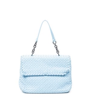 Bottega Veneta Taschen Olimpia Top Handle  Umhängetasche und Hellblau Kalbsleder und Gealtertes Messing hardware. Das Produkt ist auf in ausgezeichnetem Zustand (A).
  Abmessungen: 29x21x10 cm 
  Zubehör inklusive: Dustbag; Mirror
  Äußere Hinweise: Leichte Kratzer an den Ecken, Leichte Verfärbungen auf Leder
Innenhinweise: Leichte Schmutzflecken
  BrandCo Paris hat seltene Artikel und die besten Konditionen zu unglaublichen Preisen vorgestellt. Geduld lohnt sich! Kaufen Sie mit Vertrauen: Alle Artikel von BrandCo Paris sind von unserem Expertenteam ausgewählt und authentisch.
  Alle Artikel enthalten ein Echtheitszertifikat und wurden von BrandCo Paris übernommen.
  Tabelle zur Klassifizierung des Artikelzustands
  N (wie neu)
  AA (perfekter Zustand)
  A (ausgezeichneter Zustand)
  AB (sehr guter Zustand)
  B (gut/mittelmäßig)