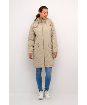Deze dames quiltjas heeft een relaxte pasvorm, handige capuchon, ritssluiting en zijzakken. De lichtgewicht, halflange jas is comfortabel en veelzijdig voor dagelijks gebruik.  Fijne was 30°, niet bleken, drogen in droger behoedzaam, Druipnat ophangen in de schaduw, niet strijken,   100% Polyester