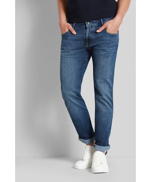 Unsere Jeans aus Baumwoll-Elasthan-Mix mit Flexcity-Ausstattung kombiniert optimalen Tragekomfort mit einem modernen Look. Die Flexcity-Ausstattung ermöglicht uneingeschränkte Bewegungsfreiheit, während das Design auf Stil und Funktionalität setzt. Die Gesäßtaschen, Münztasche und Swingpockets verleihen der Jeans nicht nur einen klassischen Look, sondern bieten auch praktischen Stauraum.