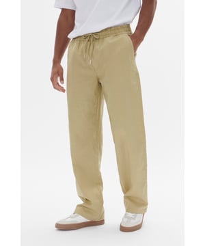 Regular fit,Regular taille,Loose leg  Wassen op 30°, niet bleken, niet in de droger drogen, Druipnat ophangen in de schaduw, koud strijken max. 110° C, Chemisch laten reinigen.  55% Linnen,45% Katoen
