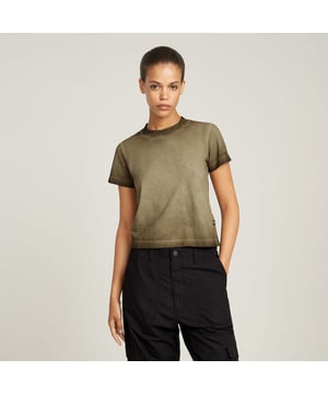 Ribbed neckline. Woven tape trim with rivet at one sleeve. Woven G-STAR Originals at the lower side seam. No closure. Boxy top Overdyed Micro is cut in a shorter length and offers a broad rib at the neckline. The woven tape at one of the sleeves is finished with a print and a rivet. 95% Organic cotton, 5% Elastane. Super stretch. Stretch pique knit, subtle texture