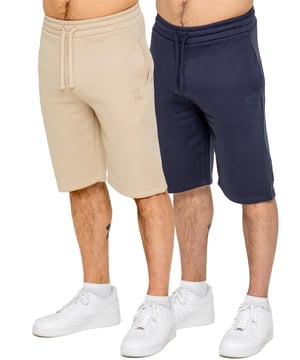 Mantente cómodo y con estilo con estos pantalones cortos para hombre de KRUZE, disponibles en un práctico paquete de 2 unidades. Diseñados con dos bolsillos frontales laterales para mantener tus objetos esenciales seguros, cuentan con una cintura elástica ajustable con cordón para un ajuste perfecto. El logotipo impreso añade un toque moderno. Ligeros y fáciles de llevar, son ideales para el uso diario, ya sea para salidas informales o como ropa de trabajo. Aptos para primavera, verano y otoño, estos shorts versátiles son perfectos para vacaciones, actividades al aire libre, deportes, gimnasio, entrenamiento, correr o hacer jogging. Fabricados con una mezcla transpirable y duradera de 50 % algodón y 50 % poliéster, ofrecen comodidad y rendimiento. Lavables a máquina y disponibles en 6 colores.