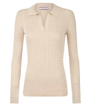 Der langärmelige Polopullover für Damen von Felix Hardy ist eine perfekte Mischung aus Komfort und Stil. Mit seinem raffinierten Strickmuster bietet dieser Pullover einen raffinierten Look, der sich sowohl für die Freizeit als auch für die elegante Garderobe eignet. Der klassische Polokragen verleiht ihm einen Hauch von Eleganz, während die langen Ärmel für Wärme an kühleren Tagen sorgen. Das hochwertige Material sorgt für ein weiches, atmungsaktives Gefühl auf der Haut und garantiert Langlebigkeit und Komfort. Dieser Pullover ist ein Muss für jede moderne Garderobe und eignet sich perfekt zum Überziehen oder als Einzelstück.