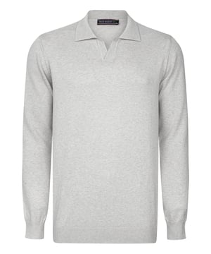 Der Felix Hardy Herren-Pullover mit Polokragen ist ein zeitloses Basic, das ein klares Design mit alltäglicher Vielseitigkeit verbindet. Mit seinem klassischen Polokragen und der schlanken Silhouette bietet er einen eleganten und dennoch entspannten Look, der sich für jede Gelegenheit eignet. Rippbündchen an Ärmeln und Saum sorgen für Struktur und Komfort, während das minimalistische Design die Kombination mit lässigen und eleganten Outfits erleichtert. Dieser Pullover ist mühelos stilvoll und ein Muss für raffinierte, unaufdringliche Outfits.