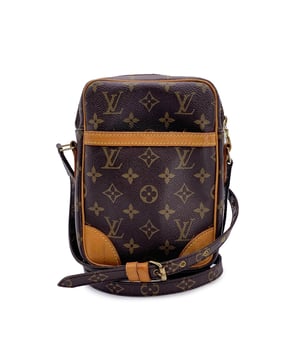 VINTAGE, RRP AS NEW
A true classic from the archives of Louis Vuitton, the Danube Messenger Bag blends compact utility with the timeless appeal of the house's iconic monogram canvas. This stylish piece is beloved by vintage collectors for its practical size, durable design, and unmistakable heritage look.  Trimmed in warm tan leather and accented with gold-tone hardware, the Danube features a convenient front slip pocket and an adjustable monogram canvas strap with a shoulder pad-designed for comfortable, on-the-go wear. The top zipper opens to a leather-lined interior with an open pocket, perfect for keeping essentials close and organized.  Inside, the embossed 'LOUIS VUITTON Paris - Made in France' mark and unique ity serial number attest to the bag's origins and craftsmanship. Compact yet functional, the Danube remains one of LV's most versatile vintage models-ideal for city explorers, seasoned travelers, or anyone seeking a piece of classic Vuitton charm with everyday practicality. Condition Rating: B - VERY GOOD CONDITIONCondition Details: Gently used. Some scratches and darkness of use on leather trim. Some darkness on the hardware. Light scratches on the internal lining. Please check the photos carefully and ask if you need to know more details or if you have any doubts.Measurements (cm):Depth: 3.8Height: 20.3Length: 15.2Other Details: Dustbag? NoKeys? NoBox? No Measurments:  width: 38 mm length: 152 mm height: 203 mm strap length: 0 mm handle drop: 0 mm