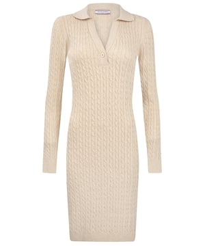 Das Felix Hardy Women's Long-Sleeve Fine Cable Knit Dress besticht durch feine Details und eine leichte, atmungsaktive Strickstruktur. Das weiche und bequeme Material bietet hervorragende feuchtigkeitsableitende Eigenschaften und fühlt sich angenehm an. Das feine Zopfstrickmuster verleiht dem Kleidungsstück eine raffinierte Struktur, während die langen Ärmel und die taillierte Passform für einen schmeichelhaften Faltenwurf sorgen. Dieses vielseitige Kleid ist ideal für die Übergangszeit, denn es vereint Stil und Komfort und eignet sich sowohl für legere als auch für semi-formelle Anlässe. Das Design spiegelt eine raffinierte Mischung aus traditionellen Stricktechniken und moderner Schneiderei wider.