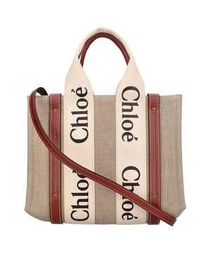 Material: 100 % beschichtetes Leinen

Doppelriemen-Design
Höhe: 20 cm
Abnehmbarer Schultergurt
Kontrastfarbener Logo-Print
Länge: 26 cm
Breite: 8 cm
Hergestellt in Italien
Geschlecht: DAMEN
Produktcode: CHC22AS397I2690U
Barcode: 9990003402306
Code: BAG CI 2 SD SS00 14005
Maße: Breite: 80 mm, Länge: 260 mm, Höhe: 200 mm, Riemenlänge: 0 mm, Griffhöhe: 0 mm