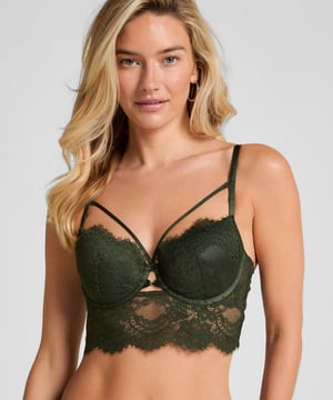 Deze bh combineert vormende ondersteuning met elegantie. Deze bh is ontworpen om je figuur te accentueren en is voorzien van voorgevormde cups en beugels voor een gelifte, stevige pasvorm. Het longlinge silhouet voegt extra structuur en een flatterend, gladmakend effect toe. Combineer met het bijpassende broekje voor een complete look.