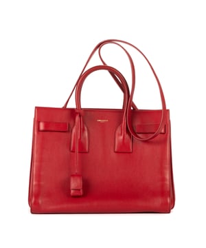 Yves Saint Laurent Taschen Supple Sac De Jour  Handtasche und Rot Kalbsleder und Gold hardware. Das Produkt ist auf in einwandfreiem Zustand (AA).
  Abmessungen: 31x24.5x15 cm 
  Zubehör inklusive: Strap; Clochette with Lock; Keys; Booklet
  
  BrandCo Paris hat seltene Artikel und die besten Konditionen zu unglaublichen Preisen vorgestellt. Geduld lohnt sich! Kaufen Sie mit Vertrauen: Alle Artikel von BrandCo Paris sind von unserem Expertenteam ausgewählt und authentisch.
  Alle Artikel enthalten ein Echtheitszertifikat und wurden von BrandCo Paris übernommen.
  Tabelle zur Klassifizierung des Artikelzustands
  N (wie neu)
  AA (perfekter Zustand)
  A (ausgezeichneter Zustand)
  AB (sehr guter Zustand)
  B (gut/mittelmäßig)