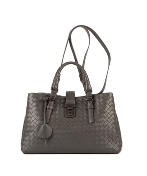 Bottega Veneta Taschen Roma  Handtasche und Grau Kalbsleder und Schwarzes Metall hardware. Das Produkt ist auf in einwandfreiem Zustand (AA).
  Abmessungen: 31x19x15 cm 
  Zubehör inklusive: Strap; Clochette with Keys; Dustbag
  
  BrandCo Paris hat seltene Artikel und die besten Konditionen zu unglaublichen Preisen vorgestellt. Geduld lohnt sich! Kaufen Sie mit Vertrauen: Alle Artikel von BrandCo Paris sind von unserem Expertenteam ausgewählt und authentisch.
  Alle Artikel enthalten ein Echtheitszertifikat und wurden von BrandCo Paris übernommen.
  Tabelle zur Klassifizierung des Artikelzustands
  N (wie neu)
  AA (perfekter Zustand)
  A (ausgezeichneter Zustand)
  AB (sehr guter Zustand)
  B (gut/mittelmäßig)