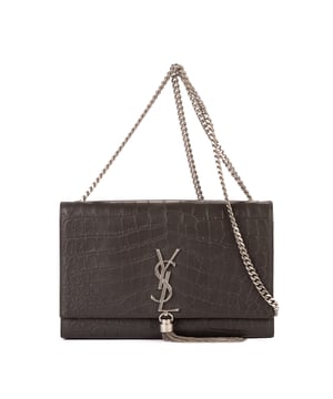 Yves Saint Laurent Taschen Kate Tassel Medium Umhängetasche und Dunkelgrau Kalbsleder und Silber hardware. Das Produkt ist auf in einwandfreiem Zustand (AA).
  Abmessungen: 24x15x5 cm 
  Zubehör inklusive: None
  Hardware-Hinweise: Leichte Kratzer
  BrandCo Paris hat seltene Artikel und die besten Konditionen zu unglaublichen Preisen vorgestellt. Geduld lohnt sich! Kaufen Sie mit Vertrauen: Alle Artikel von BrandCo Paris sind von unserem Expertenteam ausgewählt und authentisch.
  Alle Artikel enthalten ein Echtheitszertifikat und wurden von BrandCo Paris übernommen.
  Tabelle zur Klassifizierung des Artikelzustands
  N (wie neu)
  AA (perfekter Zustand)
  A (ausgezeichneter Zustand)
  AB (sehr guter Zustand)
  B (gut/mittelmäßig)