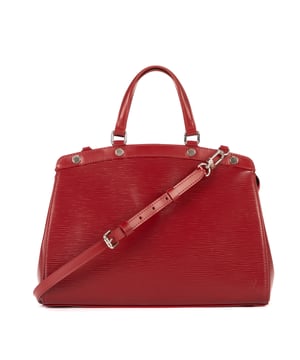Louis Vuitton Bolsos Brea MM Bolso de hombro en Borgoña Piel de becerro y Latón plateado hardware. El producto esta en Perfectas Condiciones (AA).
  Dimensiones: 33.5x25x10 cm 
  Accesorios incluidos: Strap
  
  BrandCo Paris encuentra artículos raros y en las mejores condiciones a precios increíbles. ¡Vale la pena tener paciencia! Compra con confianza: todos los artículos de BrandCo Paris son seleccionados y autenticados cuidadosamente por nuestro equipo de expertos.
  Todos los artículos vienen con un certificado de autenticidad y un embalaje entregado por BrandCo Paris.
  Tabla de clasificación de la condición del artículo
  N (como nuevo)
  AA (perfecto estado)
  A (excelente estado)
  AB (muy buen estado)
  B (bueno/regular)