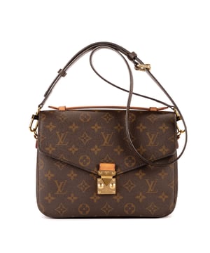 Louis Vuitton Tassen Pochette Metis MM Schoudertas in de Bruin Gecoat canvas in de Gouden Messing  hardware. Het product is in In Perfecte Staat (AA).
  Afmetingen: 24x18x8 cm 
  Inclusief accessoires: Strap
  Opmerkingen over de hardware: Krassen
  BrandCo Paris vindt zeldzame artikelen in de beste staat voor ongelooflijke prijzen. Het is de moeite waard om geduldig te zijn! Koop met vertrouwen: alle artikelen van BrandCo Paris worden zorgvuldig geselecteerd en geverifieerd door ons team van experts.

  Alle artikelen worden geleverd met een certificaat van echtheid en verpakt door BrandCo Paris.

  Classificatietabel voor de conditie van het artikel:

  N (als nieuw)
  AA (perfecte staat)
  A (uitstekende staat)
  AB (zeer goede staat)
  B (goede/redelijke staat)