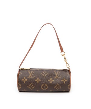 Louis Vuitton Accessoires Papillon Pouch  Buidel in de Bruin Gecoat canvas in de Gouden Messing  hardware. Het product is in In Uitstekende Staat (A).
  Afmetingen: 15.5x6x6 cm 
  Inclusief accessoires: None
  
  BrandCo Paris vindt zeldzame artikelen in de beste staat voor ongelooflijke prijzen. Het is de moeite waard om geduldig te zijn! Koop met vertrouwen: alle artikelen van BrandCo Paris worden zorgvuldig geselecteerd en geverifieerd door ons team van experts.

  Alle artikelen worden geleverd met een certificaat van echtheid en verpakt door BrandCo Paris.

  Classificatietabel voor de conditie van het artikel:

  N (als nieuw)
  AA (perfecte staat)
  A (uitstekende staat)
  AB (zeer goede staat)
  B (goede/redelijke staat)