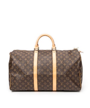 Louis Vuitton Bolsos Keepall 50 Bolsa de viaje en Marrón Lona recubierta y Latón dorado hardware. El producto esta en Excelentes Condiciones (A).
  Dimensiones: 50x26x22 cm 
  Accesorios incluidos: Luggage Tag; Handle Strap; Cadenas; Key(s)
  Notas de la correa/asa: Ligeramente oscurecido
  BrandCo Paris encuentra artículos raros y en las mejores condiciones a precios increíbles. ¡Vale la pena tener paciencia! Compra con confianza: todos los artículos de BrandCo Paris son seleccionados y autenticados cuidadosamente por nuestro equipo de expertos.
  Todos los artículos vienen con un certificado de autenticidad y un embalaje entregado por BrandCo Paris.
  Tabla de clasificación de la condición del artículo
  N (como nuevo)
  AA (perfecto estado)
  A (excelente estado)
  AB (muy buen estado)
  B (bueno/regular)