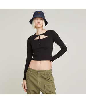 Ribbed neckline, tape with snap buttons. Eyelet at the chest. Woven G-STAR Originals label at the lower side seam. Snap button. Top Keyhole is designed in a cropped length and offers a round neck with a woven tape. Use the snap buttons to close it. Just below an eyelet is set. 95% Organic cotton, 5% Elastane. Super stretch. Jersey knit. Super Slim
