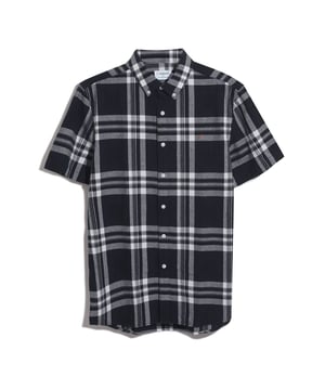 Button-down collar.Short sleeves.Embroidered branding.Check pattern design.Curved hem.