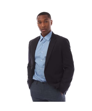 Boss T-Hesam blazerjasje voor heren.- Schouder revers.- Knoopsluiting.- Borstzakje met rand.- Binnenzakken.- Kussende knopen op de manchet.- Zijsplitjes.- Gedeeltelijk gevoerd.- Half-canvas constructie.- Twill structuur.- Slim fit. Materiaal: 73% Polyester, 27% Polyurethaan. Ref: 50439814402.