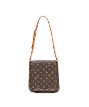 Louis Vuitton Tassen Musette Tango  Schoudertas in de Bruin Gecoat canvas in de Gouden Messing  hardware. Het product is in In Uitstekende Staat (A).
  Afmetingen: 25x19x3 cm 
  Inclusief accessoires: None
  Opmerkingen over de band/het handvat: Lichte vervuiling
  BrandCo Paris vindt zeldzame artikelen in de beste staat voor ongelooflijke prijzen. Het is de moeite waard om geduldig te zijn! Koop met vertrouwen: alle artikelen van BrandCo Paris worden zorgvuldig geselecteerd en geverifieerd door ons team van experts.

  Alle artikelen worden geleverd met een certificaat van echtheid en verpakt door BrandCo Paris.

  Classificatietabel voor de conditie van het artikel:

  N (als nieuw)
  AA (perfecte staat)
  A (uitstekende staat)
  AB (zeer goede staat)
  B (goede/redelijke staat)