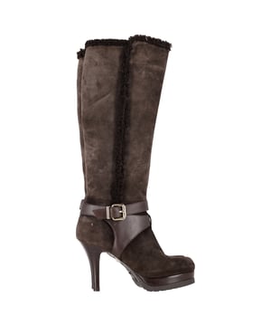 VINTAGE, RRP AS NEW
 Embrace cozy luxury with the Fendi Shear-Trimmed Knee-High Platform Boots in rich brown suede, designed to keep you stylish and warm. The plush shearling trim and bold platform sole add a statement-making touch to this winter-ready silhouette. **Style tip:** Pair them with a wool midi skirt or tucked-in skinny jeans and an oversized knit for an effortlessly chic cold-weather look.

Fendi Shear-Trimmed Knee-High Platform Boots in Brown Suede

Condition: Excellent
Signs of wear: No visible sign of wear. No Mark at insole.,  Very light mark at soles.
Packaging: None
Color: Brown | ochre
Material: Suede | suede
Size: IT | 37
Measurements: Heel height: 90; Insole length: 270
SKU: NAPPUGBSH528578W