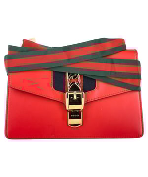 VINTAGE, RRP AS NEW
Turn heads with every step carrying the iconic Gucci Sylvie Bag, a refined blend of tradition and modern glamour. Crafted in vibrant red calfskin leather, this structured silhouette features the house’s signature blue and red web stripe and gleaming chain buckle closure—a nod to Gucci’s equestrian roots.


Gucci Small Sylvie Shoulder Bag in Red Calfskin Leather
Condition: very good
Signs of wear: No retail tag, No visible sign of wear.,  light mark on exterior
Packaging: Dust bag
Color: Red 
Material: Leather | leather
Size: One Size | One Size
Measurements: Width: 70; Height: 170; Length: 260
SKU: NAPPUGBBA528596W