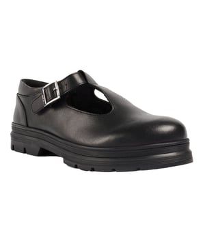 De EMILIE is een tijdloze preppy T-bar silhouet, ontworpen in een premium leer met een branded zilveren gesp sluiting. Een moderne kijk op de klassieke zwarte schoen, de EMILIE is afgewerkt met een TPR zool voor flexibiliteit en grip de hele dag door.