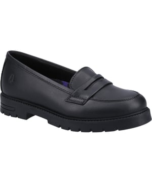 De Hazel Loafer maakt gemakkelijk aan en uit doen mogelijk en beschikt over ons unieke Custom Fit-systeem voor een stevige pasvorm. De gegroefde zool zorgt voor extra grip gedurende de hele schooldag. Afgewerkt met een laklaag voor die trendy uitstraling