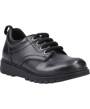 Mädchenschulschuh von Hush Puppies - Kerry hat das ikonische Custom Fit-System, hochwertige Lederobermaterialien und sicheren Schnürverschluss sowie einen gepolsterten Kragen für zusätzlichen Komfort