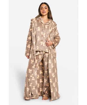 Cosy fleece fabric for ultimate comfort
        Adorable bear print design
        Maxi length for full coverage
        Belted waist for adjustable fit
        Shawl collar adds a touch of elegance
    
    Wrap yourself in the ultimate comfort with this charming Bear Fleece Maxi-Morgenmantel from Boohoo. Perfect for those lazy weekend mornings or cosy nights in, this robe combines style and functionality effortlessly. The maxi length ensures full coverage, while the belted waist allows for a customised fit to suit your mood. Pair it with your favourite pyjamas or lounge set for a complete at-home ensemble. Whether you're enjoying a cup of tea, binge-watching your favourite series, or simply relaxing after a long day, this morgenmantel is your go-to choice for loungewear luxury. Its versatility makes it ideal for year-round use, keeping you snug in winter and comfortably covered during warmer months. Embrace the playful bear print and let this robe become your new favourite companion for all your lounging needs.