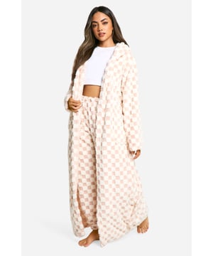 Maxi length fleece dressing gown for ultimate comfort
        Striking chequered pattern adds visual interest
        Long sleeves for extra warmth and cosiness
        Belted waist for a customisable fit
        Plush texture perfect for lounging and relaxation
    
    Wrap yourself in luxurious comfort with the Rosa Maxi Fleece Dressing Gown. This eye-catching piece features a bold chequered print that adds a touch of style to your loungewear collection. The maxi length design offers full coverage, making it ideal for lazy mornings or cosy evenings in. Style it over your favourite pyjamas or lounge set for a complete at-home look. The soft fleece fabric is perfect for snuggling up with a good book or binge-watching your latest TV obsession. With its versatile design, this dressing gown is also great for getting ready on chilly mornings or as a stylish cover-up after a relaxing bath. The belted waist allows you to adjust the fit to your liking, ensuring maximum comfort. Whether you're having a self-care day or hosting a laid-back brunch with friends, this Boohoo dressing gown is the perfect blend of comfort and style for the fashion-forward woman who values both cosiness and trend-setting looks.