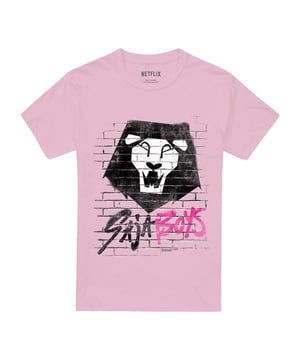 100% ringgesponnen katoen. Stof: Halfzwaar, Voorgekrompen, Weefsel. Ontwerp: Graffiti, Bedrukt, Muur. Personages: Saja Boys. Hals: Crew Neck. Mouwtype: Korte mouwen. Stoftechnologie: Ademend. Rechte zoom, Zonder label. 100% Officieel Gelicentieerd. Geschikt: Regelmatig. S: 36 in. M: 40 in. L: 44 in. XL: 48 in. XXL: 52 in. 3XL: 56 in. 4XL: 60 in. 5XL: 64 in.