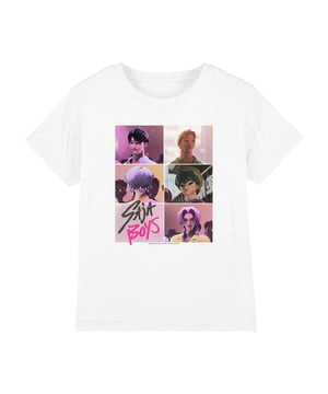 100% Ringen gesponnen Katoen. Stof: Middelgewicht, Weefsel. Ontwerp: Rasterfoto's, Geprint, Tekst. Personages: Saja Boys. Halslijn: Ronde Hals. Zoom: Dubbelnaald. Mouwtype: Korte Mouwen. Stoftechnologie: Ademend, Lichtgewicht. Labelvrij, Dubbele Naad Mouwen. 100% Officieel Gelicenseerd. Pasvorm: Klassiek. 7-8 Jaar: 81 cm. 12-13 Jaar: 99 cm. 3-4 Jaar: 69 cm. 5-6 Jaar: 74 cm. 9-11 Jaar: 91 cm.
