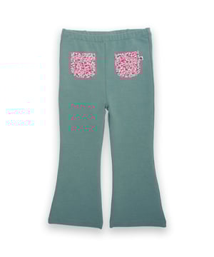 95% organic cotton 5% elastane | Proud to be certified to the Global Organic Textile Standard (GOTS) | Spruce green | French terry loop back fabric (240-250 gsm) | Fitted through hip to knee, flared to hem | Front pockets featuring our sweet ditsy all-over print | Elasticated waistband | Heavier loopback fabric for added warmth | Made in Turkey | Machine washable at 40 degrees, or at 30 degrees to be kinder to the planet