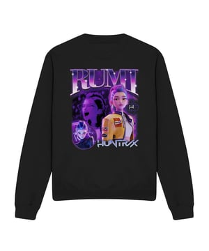 80% Katoen, 20% Polyester. Stof: Middengewicht, Weefsel. Ontwerp: Gedrukt, Tekst. Personages: Rumi. Stoftechnologie: Ademend. Hem: Ribben. Hals: Crew Neck. Mouwtype: Met lange mouwen. Manchet: Ribbel. Tagless. Bevestiging: Trek aan de achterkant. 100% Officieel Gelicentieerd. S: 40 in. M: 44 in. L: 48 in. XL: 50 in. XXL: 54 in.