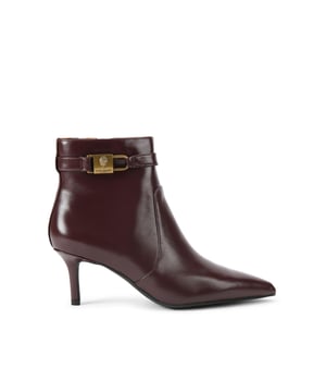 This Kurt Geiger Brixton Ankle Boot arrives in a wine leather with pointed toe. There is an antiqued brass padlock with eagle head on the outer side of the ankle. Heel height: 7cm.