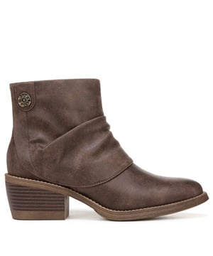 Dames Blowfish Malibu Riley Cuff Enkellaarsjes in donkerbruin. Stap de herfst in met de Blowfish Riley Cuffed Western Bootie voor dames.- Bovenwerk van imitatiesuède.- Amandelvormige teen.- Ritssluiting aan de binnenkant.- Details van stof met plooien en ruches.- Gewatteerde binnenzool en zachte voering.- Blokhak in westernstijl.- Hakhoogte ongeveer 2 inch- Veganistisch- Synthetisch bovenwerk Synthetische voering Synthetische zool.- Ref: J2177S3201De afmetingen zijn alleen bedoeld als richtlijn.