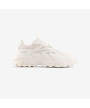 Mens Trainers in off white.