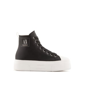 Womens Trainers in black.