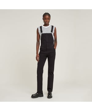 Shoulder straps with a suspender buckle, adjustable height. Concealed zipper closure, shank button above. Pockets at the bib, one with snap button. Inset pockets, coin pocket. Back pockets, thigh pocket. Button & zip closure. High waist. This dungaree is designed in a slim fit and offers a concealed zipper closure at the front. Pockets at the bib and an additional pocket at the upper leg add interest. 95% Organic cotton, 5% Elastane. Super stretch. Slim